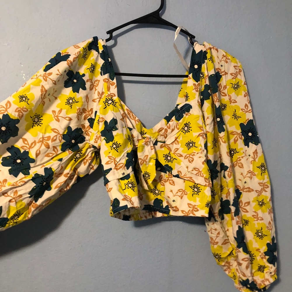 Flower Pattern long sleeve crop top